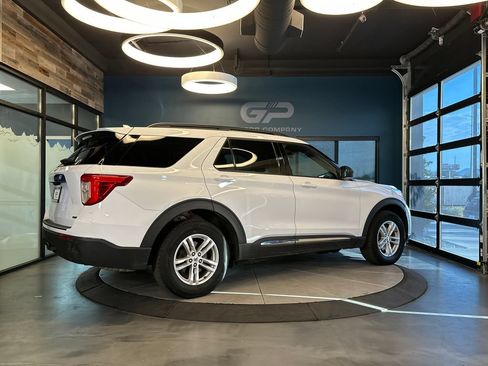 Used 2020 Ford Explorer XLT w/ Comfort Package AWD/4WD image 3