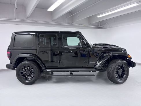 Used 2020 Jeep Wrangler Unlimited Sahara AWD/4WD image 6
