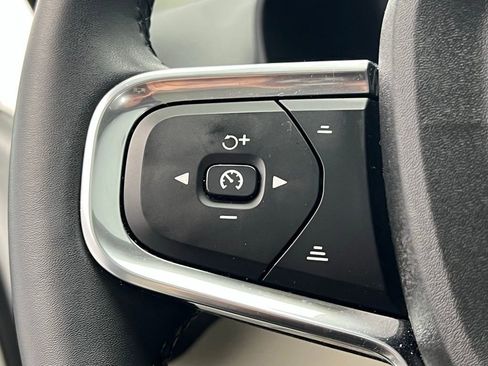 Used 2025 Volvo XC40 B5 Ultra w/ Protection Package Premier image 19