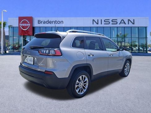 Used 2021 Jeep Cherokee Latitude Plus w/ Sun & Sound Group FWD image 5