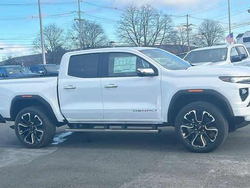 New 2026 GMC Canyon Denali image 9