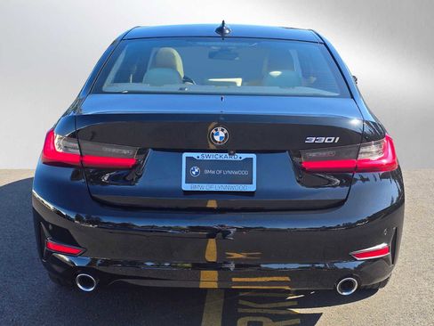 Used 2021 BMW 330i Sedan w/ Convenience Package RWD image 4