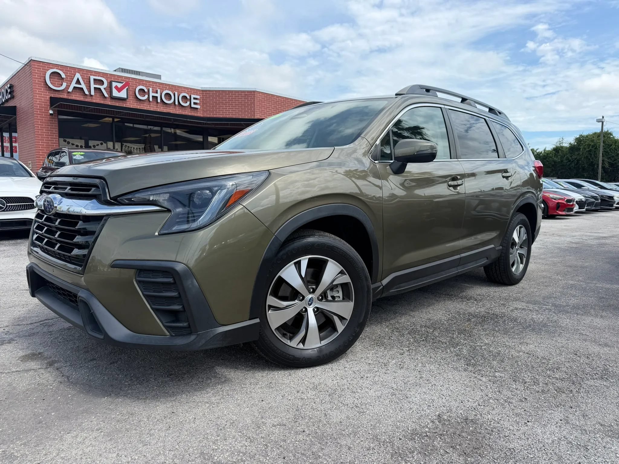 Used 2023 Subaru Ascent Premium AWD/4WD image 1