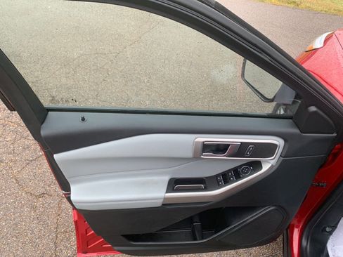 Used 2023 Ford Explorer XLT w/ Equipment Group 202A image 11