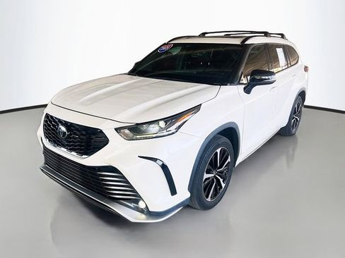 Used 2021 Toyota Highlander XSE image 3