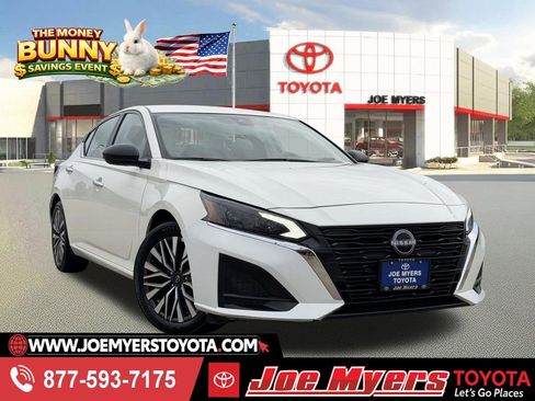 Used 2025 Nissan Altima 2.5 SV FWD image 1