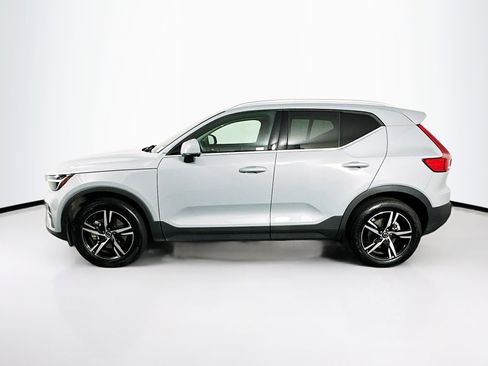 Used 2025 Volvo XC40 B5 Core image 4
