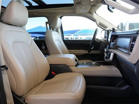 Used 2024 Ford Expedition Max Limited image 19