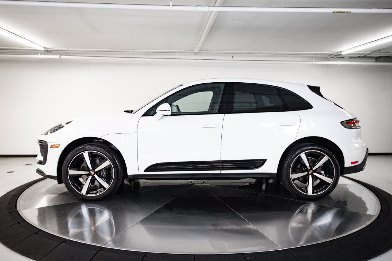 Certified 2026 Porsche Macan AWD/4WD image 2