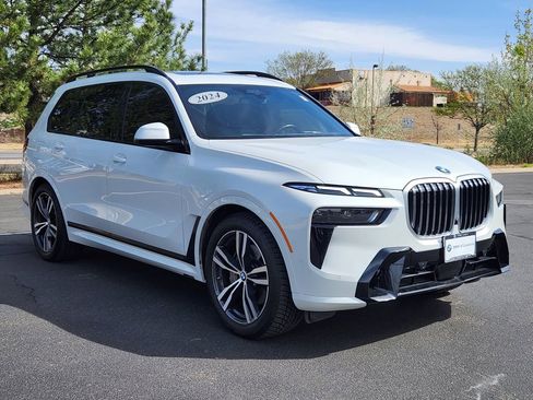 Used 2024 BMW X7 xDrive40i w/ M Sport Package AWD/4WD image 4