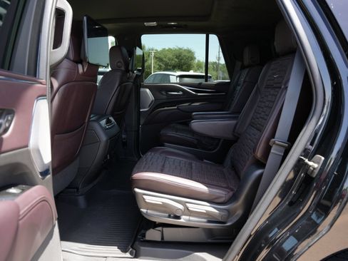 Certified 2022 Cadillac Escalade Sport Platinum w/ Heavy-Duty Trailer Package AWD/4WD image 18