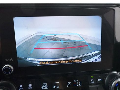 Used 2023 Toyota Highlander XLE AWD/4WD image 17
