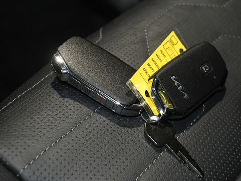 Used 2022 Kia Telluride SX w/ SX Prestige Package image 97