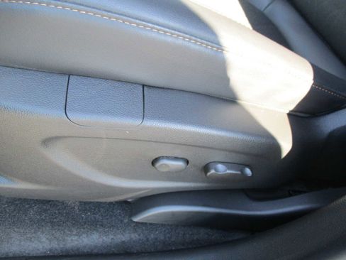 Used 2022 Chevrolet Trax LT w/ LT Convenience Package image 15