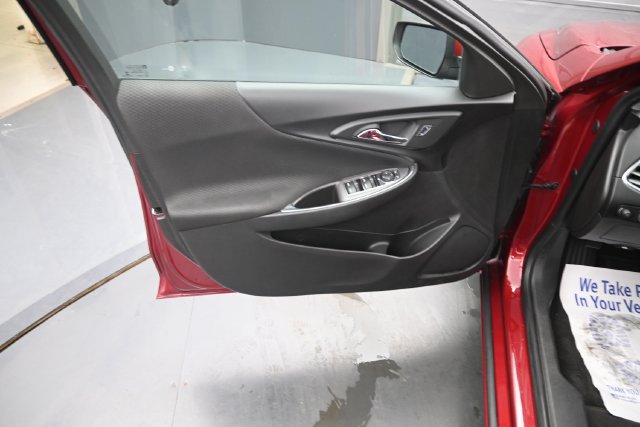 Used 2017 Chevrolet Malibu LT FWD image 18