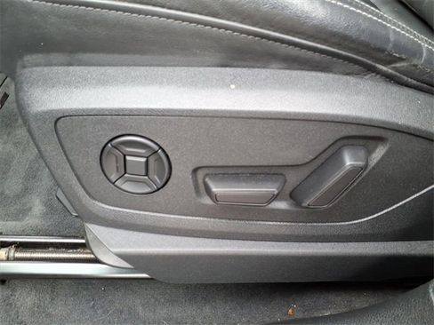 Used 2022 Audi e-tron Premium w/ Convenience Plus Package image 13