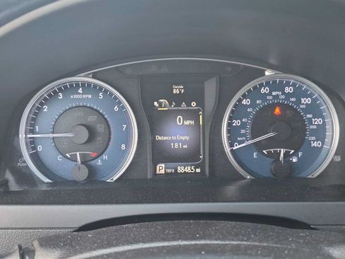 Used 2016 Toyota Camry XLE FWD image 31
