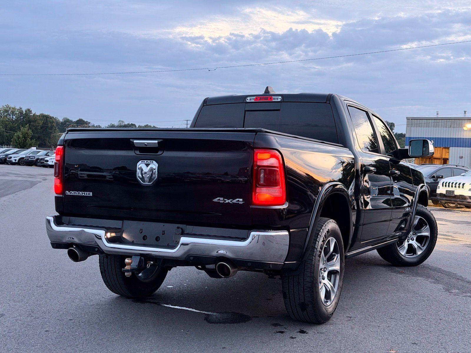 Used 2019 RAM 1500 Laramie AWD/4WD image 8