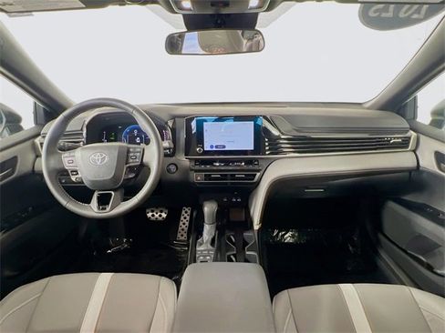 Used 2025 Toyota Camry SE image 27