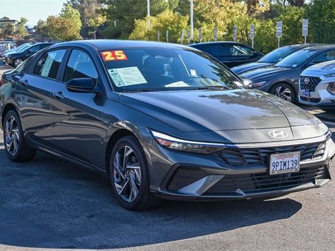 Certified 2025 Hyundai Elantra SEL image 3