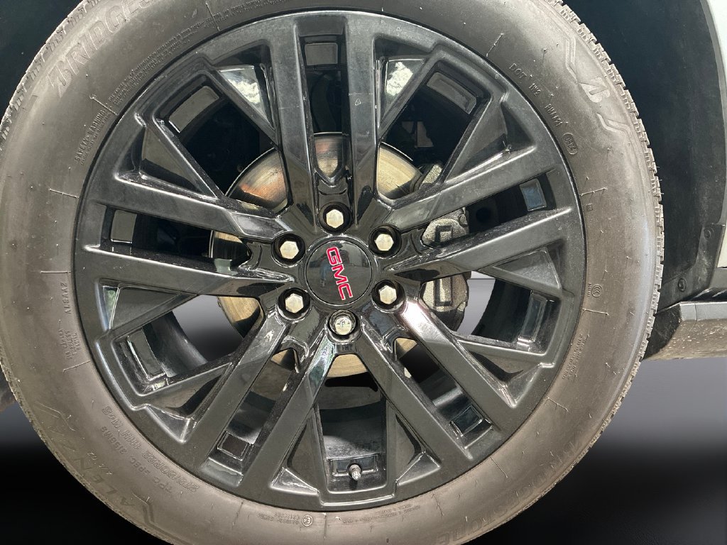Used 2024 GMC Yukon Denali w/ Denali Reserve Package RWD image 9