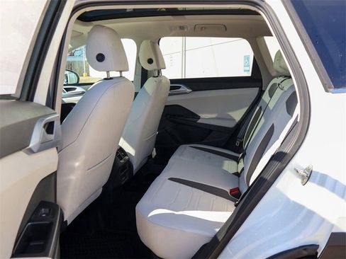 New 2026 Volkswagen Taos SE image 15