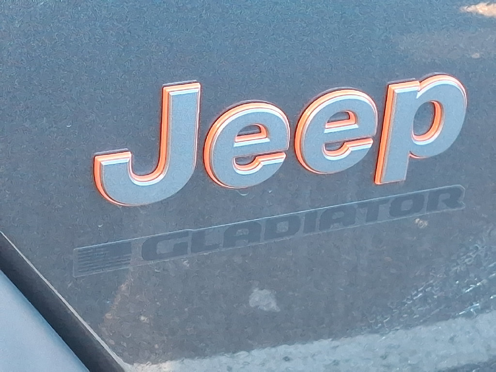 Used 2024 Jeep Gladiator Mojave w/ Convenience Group AWD/4WD image 9