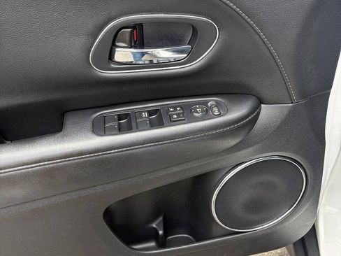 Used 2019 Honda HR-V EX-L image 10