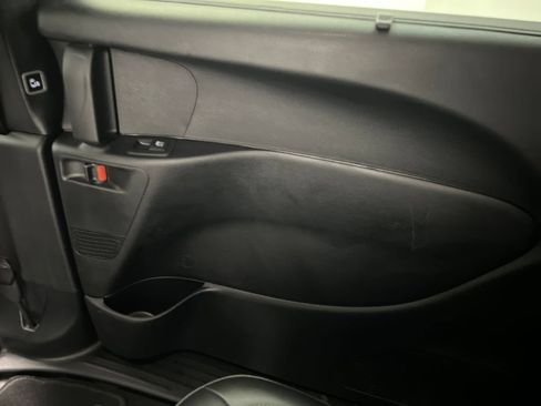 Used 2025 Chrysler Pacifica Select FWD image 35