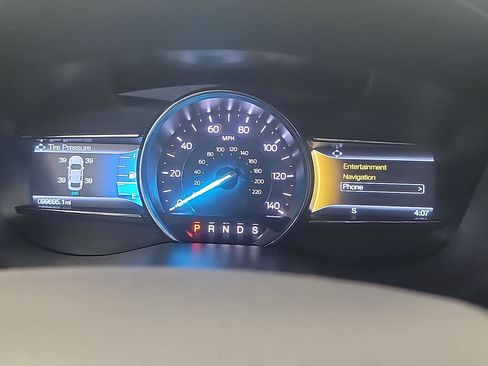 Used 2018 Ford Explorer XLT w/ Equipment Group 202A AWD/4WD image 26