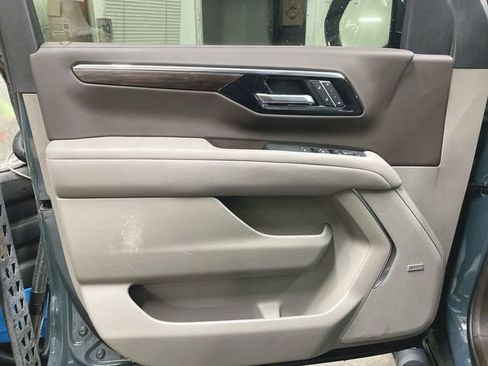 Used 2025 Chevrolet Tahoe Z71 w/ Comfort Package image 22