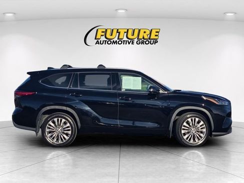 Used 2023 Toyota Highlander Platinum image 4