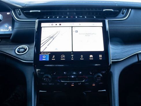 Used 2023 Jeep Grand Cherokee Overland w/ Luxury Tech Group IV image 15