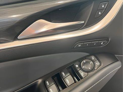 Used 2024 Buick Enclave Premium AWD/4WD image 11