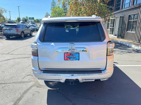 Used 2018 Toyota 4Runner Limited AWD/4WD image 4