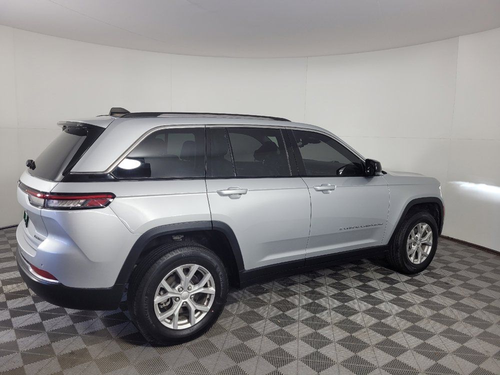 Used 2023 Jeep Grand Cherokee Limited AWD/4WD image 10
