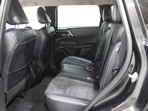 Used 2022 Mitsubishi Outlander SE image 22