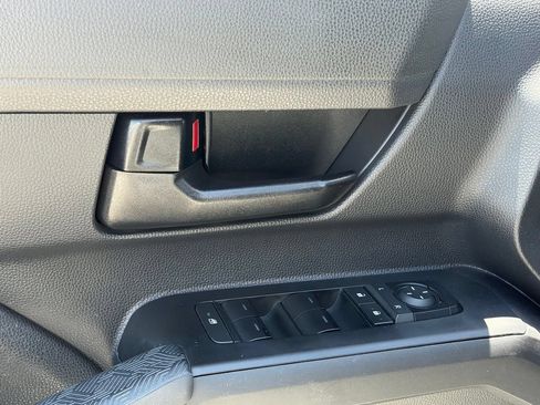 Used 2025 Toyota Tacoma SR5 AWD/4WD image 6