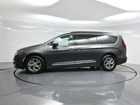 Used 2023 Chrysler Pacifica Limited FWD image 38