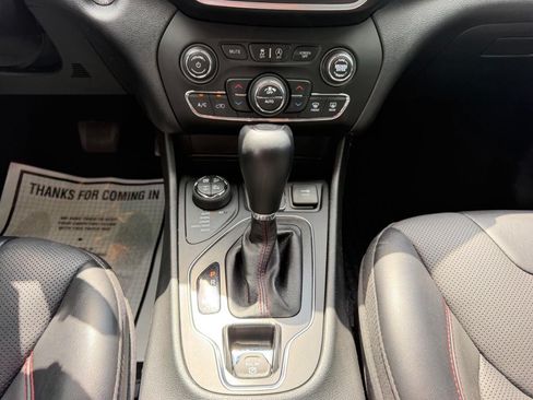 Used 2021 Jeep Cherokee Trailhawk w/ Premium Leather Package AWD/4WD image 17