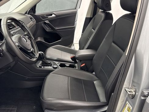 Used 2021 Volkswagen Tiguan SE image 9
