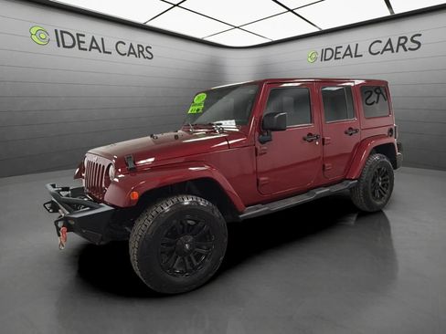 Used 2013 Jeep Wrangler Unlimited Sahara w/ Connectivity Group AWD/4WD image 1