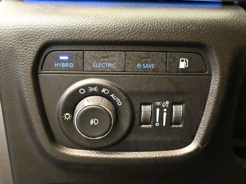 Used 2022 Jeep Grand Cherokee Overland w/ Luxury Tech Group IV image 35