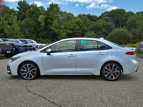 Used 2022 Toyota Corolla SE FWD image 2