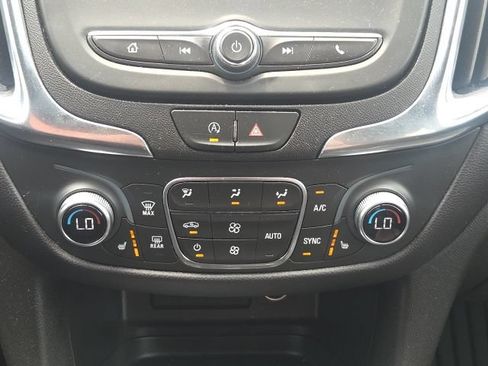 Used 2024 Chevrolet Equinox LT FWD image 32