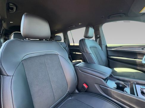 New 2026 Jeep Grand Cherokee L 2WD image 8