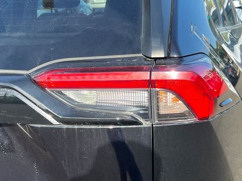 Used 2021 Toyota RAV4 XLE FWD image 18