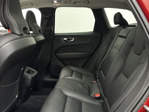 Used 2019 Volvo XC60 T6 Momentum w/ Premium Package image 29