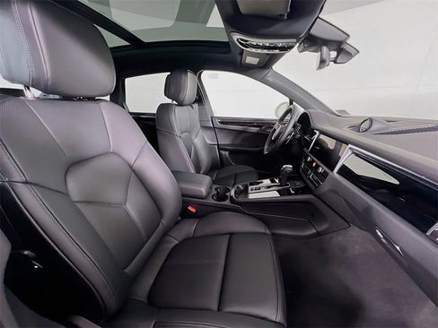 New 2026 Porsche Macan image 29
