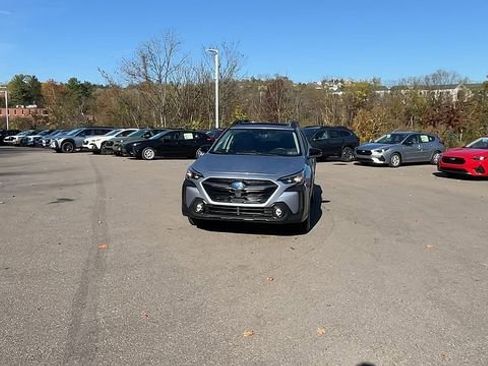 Used 2023 Subaru Outback Premium AWD/4WD image 3